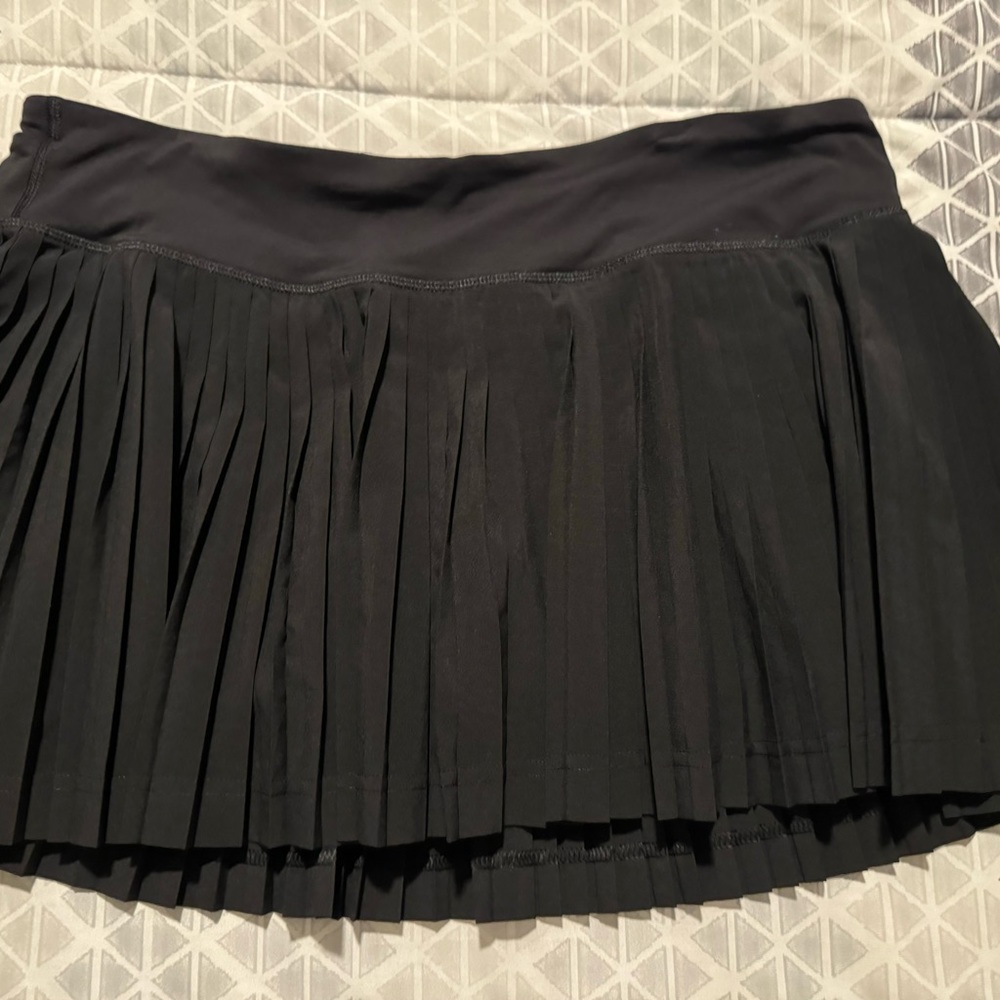 Lululemon Athletica Pleat to Street Black skirt/skort sz10